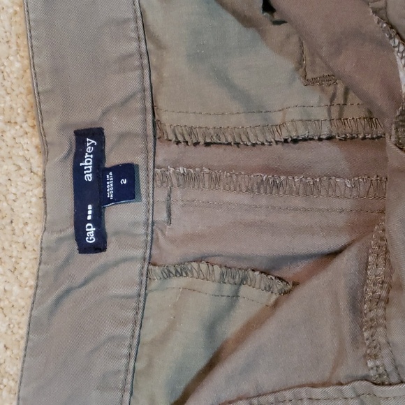 Gap, Mid-Rise Aubrey Shorts | Green Fatigue | Size 2 - Picture 3 of 3